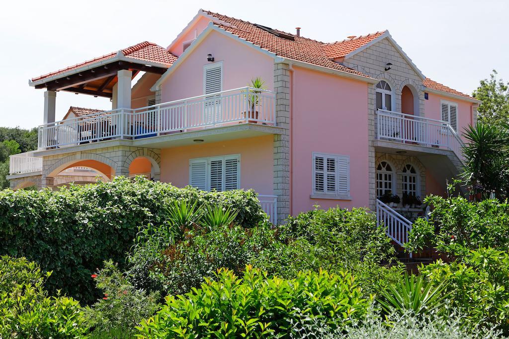 Apartments Julija Vela Luka Ngoại thất bức ảnh